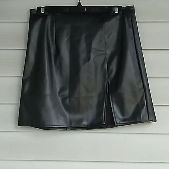 SHEIN Faux Leather Black Skirt, Very Soft - Picture 2 of 4